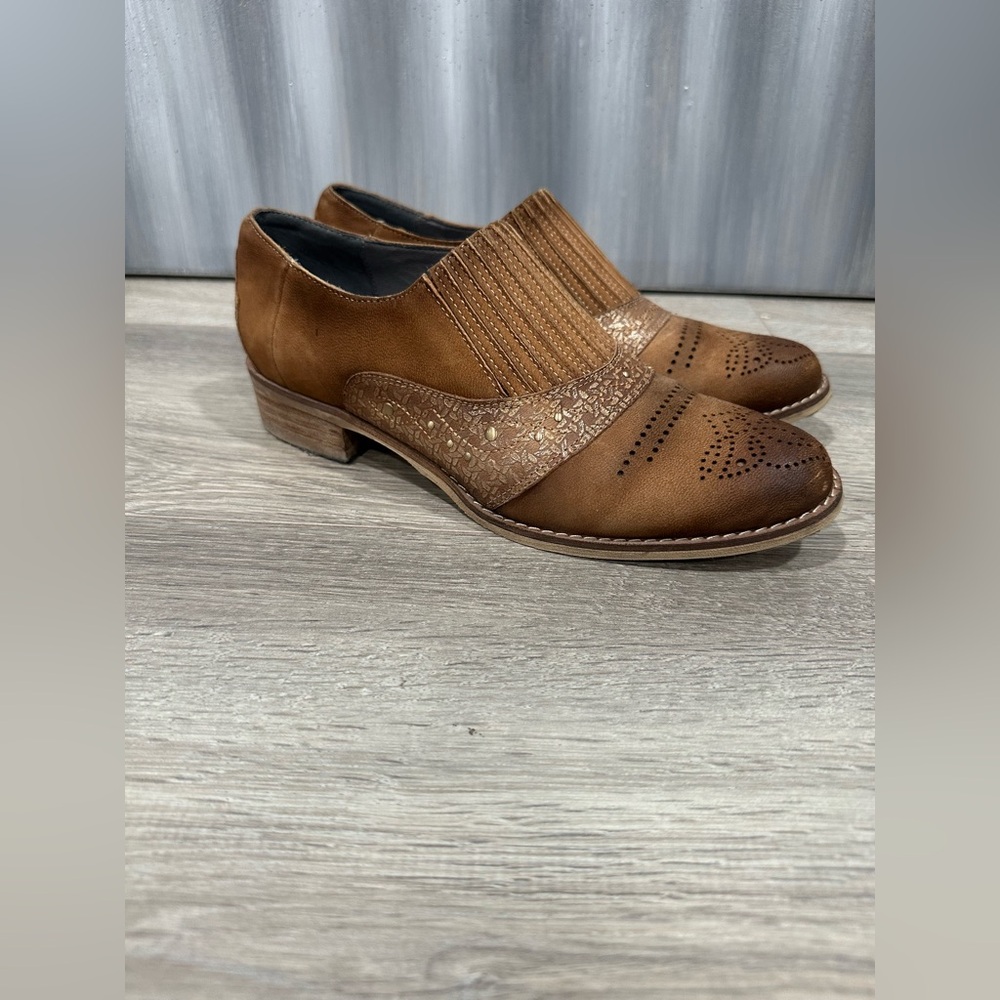 Sundance Western Look Shoe With Glitter Size 7